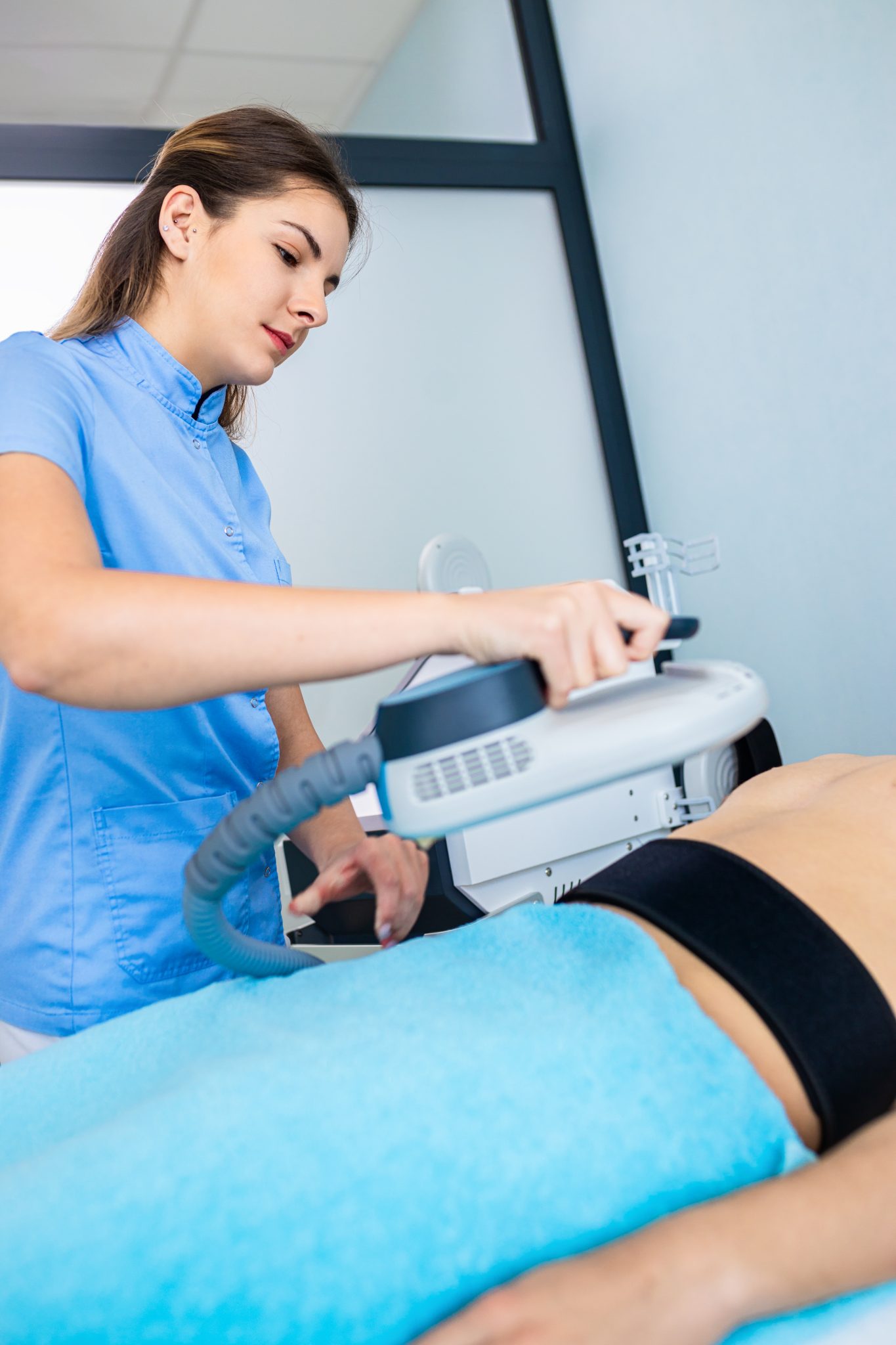 beautician-therapist-applying-burn-fat-and-build-m-2023-11-27-04-54-58-utc-1365x2048 (1)